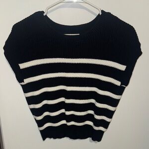 moon & madison Black and White Striped Short Sleeve Crew Sweater
